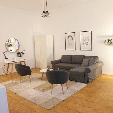 Five Season'S Apartment Budapest Esterno foto