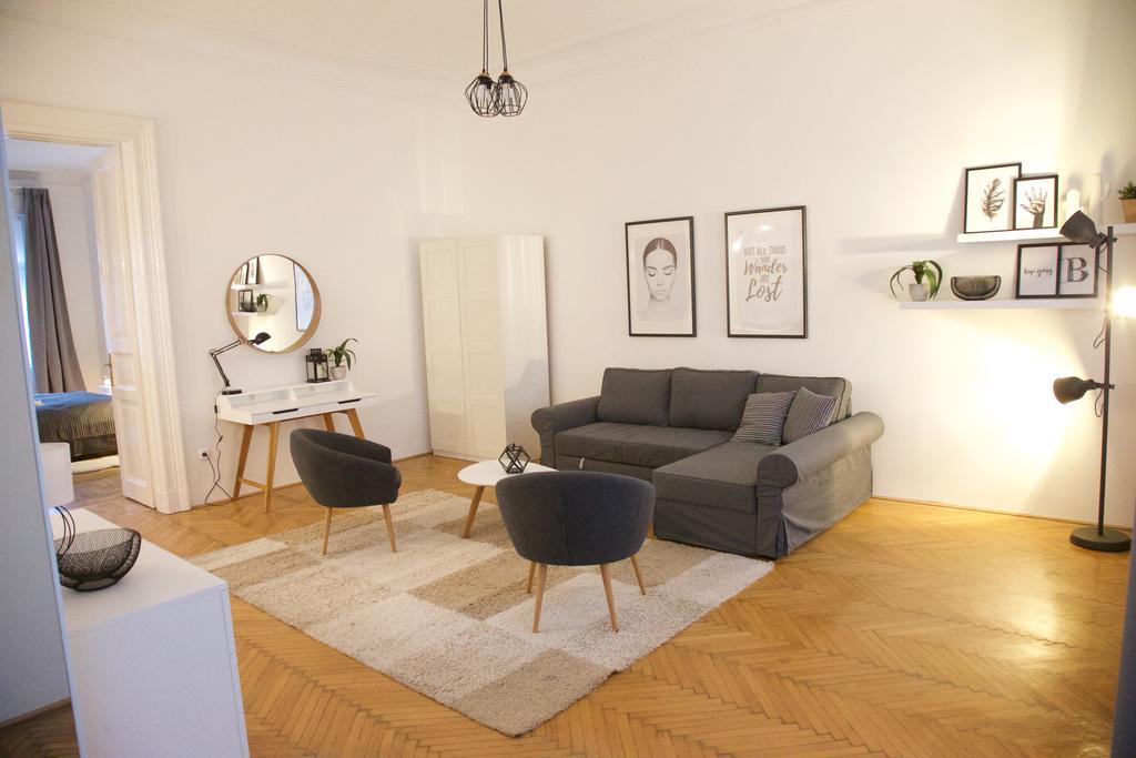 Five Season'S Apartment Budapest Esterno foto