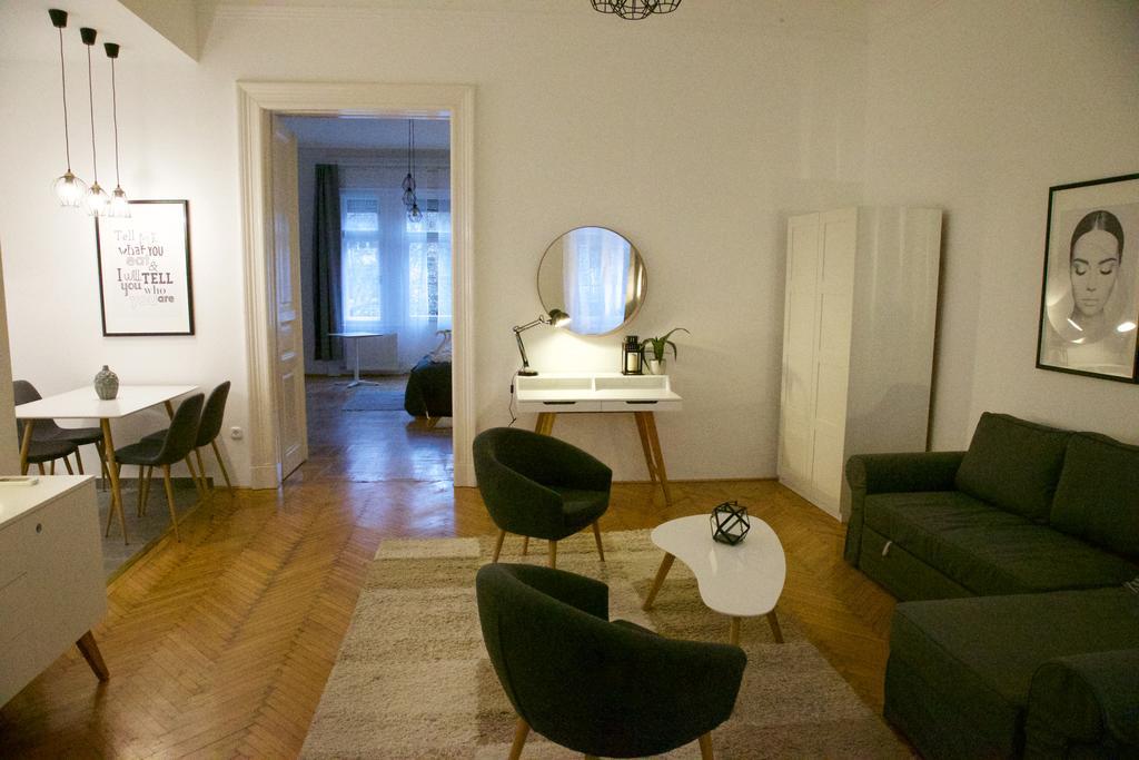 Five Season'S Apartment Budapest Esterno foto