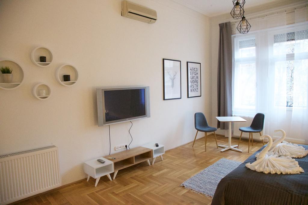 Five Season'S Apartment Budapest Esterno foto