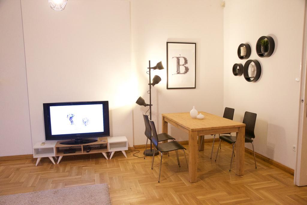 Five Season'S Apartment Budapest Esterno foto