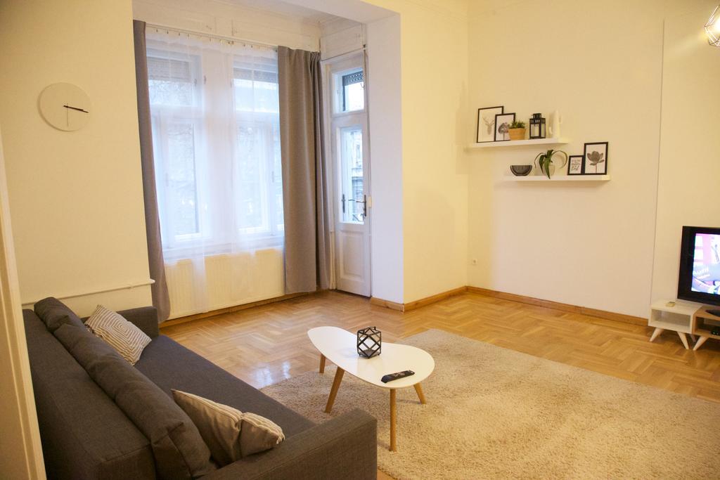 Five Season'S Apartment Budapest Esterno foto