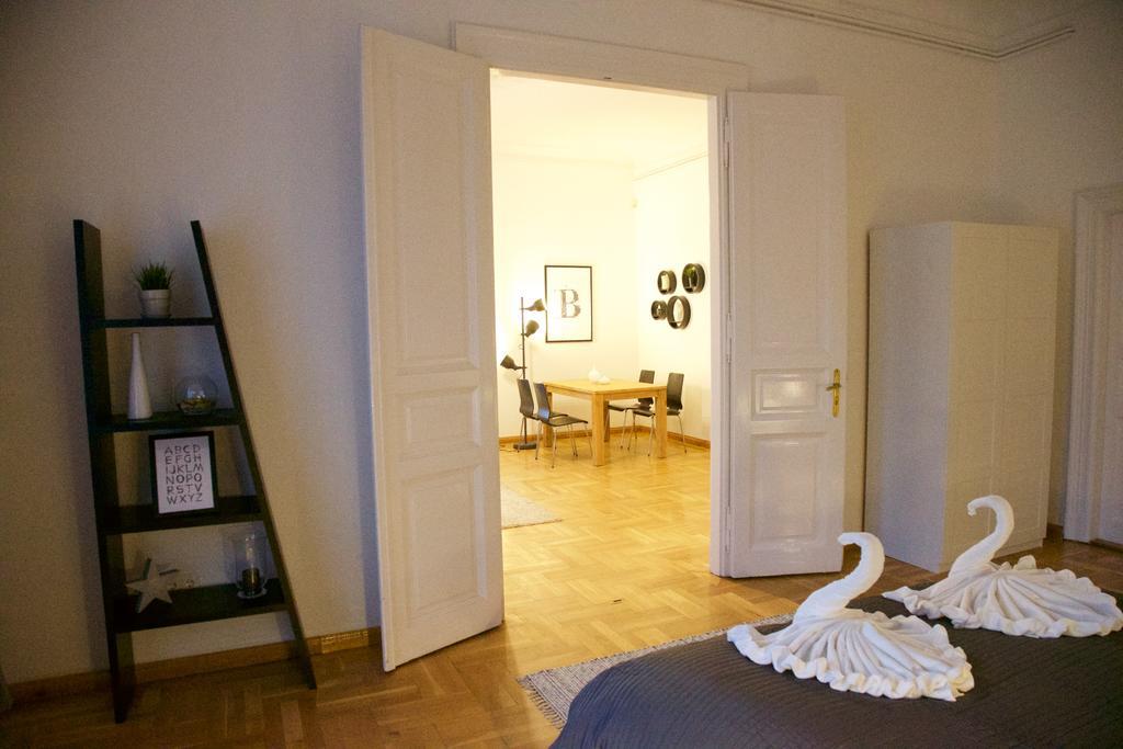 Five Season'S Apartment Budapest Esterno foto