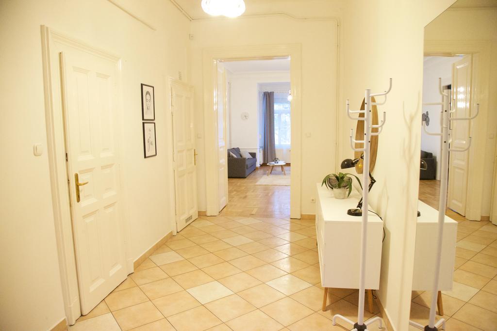 Five Season'S Apartment Budapest Esterno foto