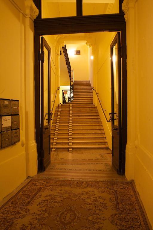 Five Season'S Apartment Budapest Esterno foto