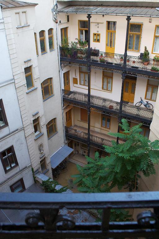 Five Season'S Apartment Budapest Esterno foto